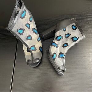 2 Lips Too Too Hollow Open Toe Zip Back Bootie, 9